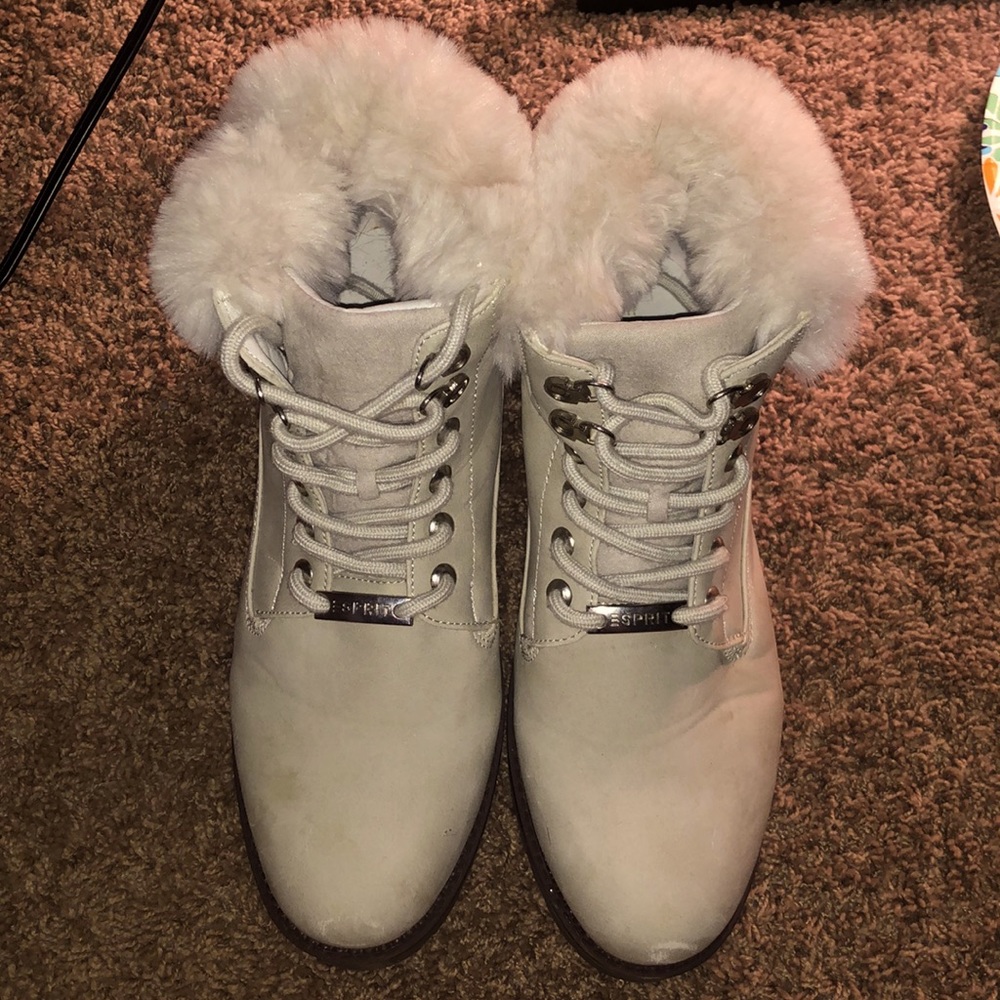 Woman’s boots size 11